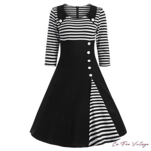 Dyp svart kjole – blonder og frynser