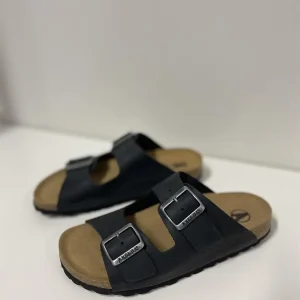 Andrea Sandaler Sort